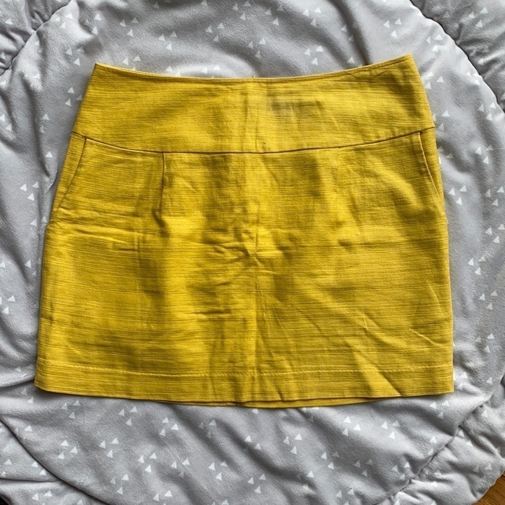 Forever 21 Yellow Mini Skirt with Pockets Size Medium